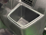 運転席ドリンクホルダー付いてます