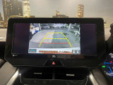 【バックカメラ】運転席から画面上で安全確認ができます。駐車が苦手な方にもオススメな便利機能です。
