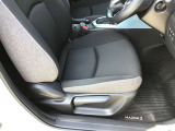 シートリフター搭載で、身長を気にせず乗っていただけます。