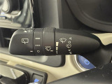 【オートワイパー(AUTO)】雨が降り出した時に、雨滴検出用センサー(レインセンサー)が雨滴を感知すると、自動でワイパーが動作します。