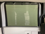 【ロールサンシェイド】は太陽光を防ぐので冷房の効きを良くする効果もあります。エアコンを控えめにすれば燃費向上も見込めます。