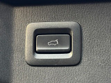 【パワーバックドア】スマートキーや運転席のボタンを押すだけでリアゲートが自動で開閉します!荷物を持っている時や、高い位置にあるバックドアを閉める際に便利な機能です♪