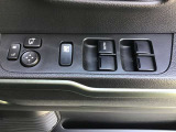 パワーウインド・電動格納付きドアミラースイッチは、ドアに集中☆