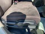 【運転席シート】ハイトアジャスター機能で自分の運転しやすい高さに座席を調整できます!