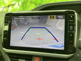 後方の映像とガイド線を画面で確認でき、駐車時に周囲との距離感をつかむ目安になります。車庫入れや切り返しの際にも、後方を確かめながら操作できます。