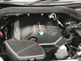 【BMWクリーンディーゼル】市場をリードするディーゼルエンジン。低回転ステージ専用ターボが走り出しから効果的に過給を行いスムーズな発進加速や低燃費を実現。ディーゼルの常識を超えたスポーティな走りを!