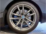 【BMWアロイホイル】軽量かつ強度に拘ったアロイホイル。走行性能ポテンシャルを引き出す設計。車の足元を引き締めてくれる大きなポイントはアロイホイルです。