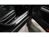 メルセデスジャパンが定めるサーティファイドカー(認定中古車)として登録を致しますので、納車時にはタイヤやバッテリー等も規定以下の数値であれば、整備代金を頂かず、無償で交換となります。ご安心下さい。