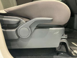 運転席はご自身の適切な運転ポジションへ移動可能なラチェットが付いております。