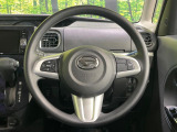インテリアに合わせたデザインのステアリングは、運転される方のことも考え、運転しやすい形状、大きさです。是非一度、実際に触ってお確かめください。