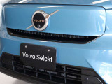 エンジンを搭載しないBEVモデルのため、フロントグリルはほとんど塞がれています BEVならではのスッキリとしたデザインです