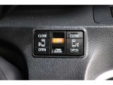 両側電動スライドドアはドアの直接操作以外にも運転席からのスイッチ操作やリモコン操作でも開閉が可能!狭い駐車場などでもドアの開閉が楽々・安心ですね!