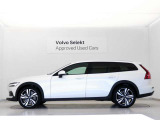 V60CCは、あなたのアクティブなライフスタイルを支えるだけの存在ではありません。都市で過ごす日常から、果てしない好奇心に導かれる冒険の旅まで、あなたの人生のすべての瞬間を輝かせるためのパートナーです。