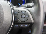 レーダークルーズコントロール(全車速追従機能付)付きです。車速に応じて追従支援してくれるので、ロングドライブも快適です。詳細は販売店スタッフまでおたずねください。