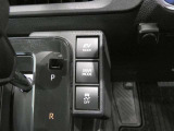 トラクションコントロール装備です。すべりやすい路面での発進時や加速時にタイヤの空転を抑え、駆動力確保に貢献する機能です。詳細は販売店スタッフまでおたずねください。