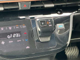 電制シフトは、手首を軽く動かすだけで操作できる、まったく新しい操作感です。