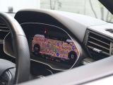 内装はシンプルに使い勝手を考え作られています。お車を運転する感覚をダイレクトに体感して頂けます。室内も広くロングドライブにも快適にお過ごしいただけます。