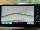 【バックカメラ】運転が苦手な方も車庫入れラクラクです!ギアをリバースに入れれば自動的に切り換わりますので、面倒な操作は不要です♪狭い駐車場もお車を傷つけず安心ですね!