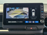駐車時の安全確認をサポートするバックカメラも使用できます。