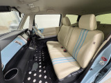 すわり心地の良い運転席・助手席です。長時間のドライブの疲れ軽減に貢献します。どうぞ快適なドライブを♪