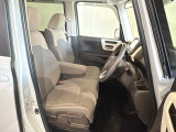 ★フロントシート★ 自然な姿勢のままでいられるシートが、運転しやすさと疲れにくさを感じさせてくれるはずです♪