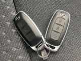 インテリジェントキーです。キーを取り出す事なく、車両のボタン操作だけてドアロック操作やエンジン始動等が可能です。