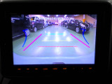 バックカメラの画像です。ガイドラインがスムースな車庫入れをサポートいたします。車庫入れの安心感がアップしますね。