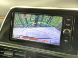 【バックカメラ】駐車時に後方がリアルタイム映像で確認できます。大型商業施設や立体駐車場での駐車時や、夜間のバック時に大活躍!運転スキルに関わらず、今や必須となった装備のひとつです!