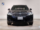 【キドニーグリル】BMWは約90年もの間、ほぼ全ての車両にひと目でBMWだと分かるこの特徴的なフロントグリルが備えられ、デザイン・アイコンとして親しまれてきました。
