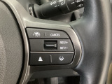 【アダプティブ・クルーズ・コントロール】予め設定した車速内でクルマが自動的に加減速。 前走車との適切な車間距離を維持しながら追従走行し、高速道路でのドライバーの疲労を軽減してくれる嬉しい機能付♪