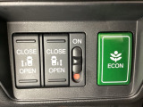 リアドアは乗り降りに便利な両側電動スライドドアです。また運転席に座っていながらスイッチ操作で自在にスライドドアを開け閉めできます。