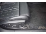 運転席に電動シート調整スイッチを装備。体格に合わせたシートポジションの調整ができます。