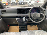 運転席まわりは機能的で操作しやすいです。