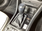 アクセルペダルを踏み込む量や速さに応じて変速パターンを制御し、人馬一体の運転感覚を発揮してくれる6速オートマ!