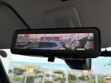 【 デジタルインナーミラー 】車両後方カメラの映像をミラーに映すことが出来ます! そのため、後席に人や荷物があって後方が見えづらい場合でもしっかり視界を確保することが出来ます!//