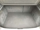 トランクスペースもご覧のとおり広々しております☆SUVならではの使いやすいトランクスペースに夢と希望以外に荷物もしっかり載せることができます☆