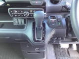 停車中にブレーキペダルを踏み続けなくてもブレーキ保持ができるオートマチックブレーキホールド機能もついております。