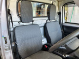 運転席シート廻りは使用感も少なく、良好な状態です。