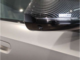 【BMWミラー】視認性の高いスタイリッシュなミラー。自動防眩機能も付いており夜間のドライビングをサポートします。