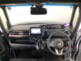 【前方視界】開放的な前方視界!運転がしやすく疲れにくいです♪窓が大きく、見通しがとっても良いおクルマですよ♪