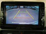 ギアを『R』に入れるとナビ画面に後方の映像を映してくれるので、駐車がし易くなります。