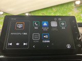テレビや電話、スマートフォン連携など、目的に合わせた機能を画面から選べます。アイコンで表示されるため項目を確認しやすく、毎日の移動を便利にサポートします。