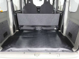 スクエアなパッケージ設計でゆとりの広さ♪バックドアも大きく開くので荷物の積み下ろしもスムーズです!!