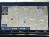 地図画面では現在地や周辺の道路を確認でき、目的地の登録や表示変更にも対応。行き先の確認からルート設定まで、日々のお出かけをサポートしてくれる便利な装備です。
