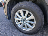 純正アルミホイ-ル付です! タイヤサイズ 225/65R17 (フロント左タイヤ