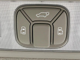 【パワーバックドア】スマートキーや運転席のボタンを押すだけでリアゲートが自動で開閉します!荷物を持っている時や、高い位置にあるバックドアを閉める際に便利な機能です♪