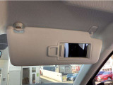 運転席メイクアップミラー