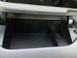 運転席にもUSBソケットつきで携帯など充電可能です☆