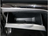 グローブボックス。車検証を入れておくのにピッタリなスペースです!もちろん他にもさまざまなものが収納できますよ!