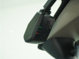 ◆ドライブレコーダー◆映像・音声などを記録する自動車用の装置です。 もしもの事故の際の記録はもちろん、旅行の際の思い出としてドライブの映像を楽しむことができます。